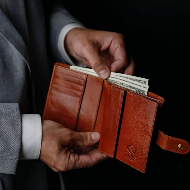 Leather Bifold Wallet With A Snap Closure - Ironweed - Cognac Brown ...