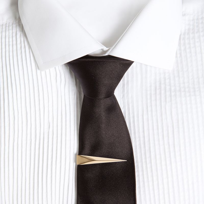 how to wear a tie pin with chain
