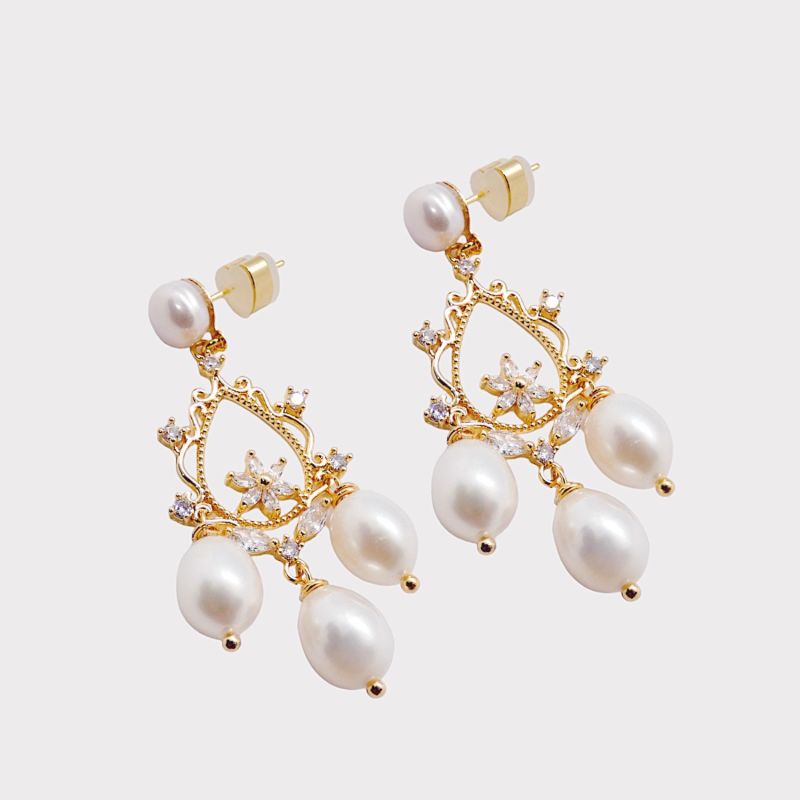 Alice Chandelier Pearl Earrings image