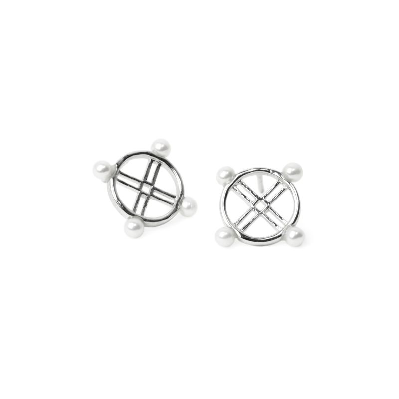 Classic Ashore Earrings White Gold image