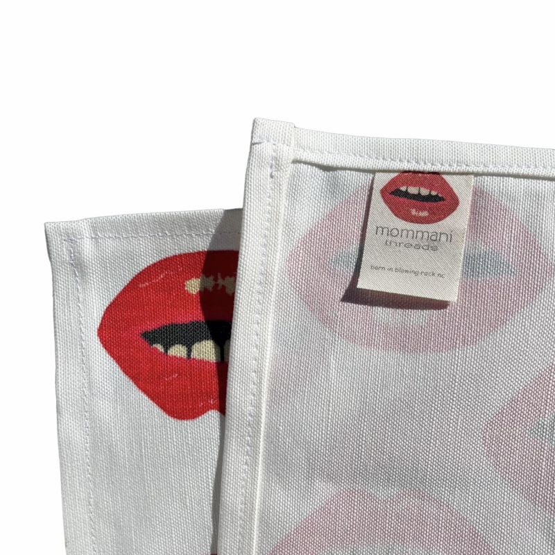 "Bisous Bisous!" Kiss Kiss Linen-Cotton Tea Towel / Set Of Two image