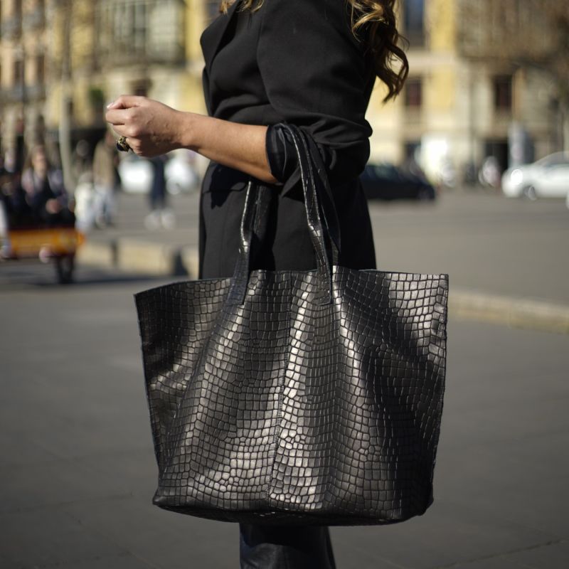 The Extra Large Tote in Black