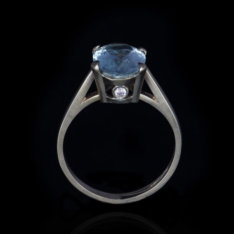 Blue Beryl And Dimond Gold Ring image