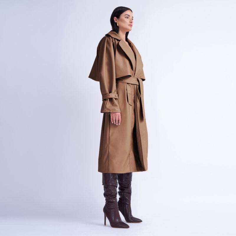 Camel Leather Raglan Sleeve Trench Coat With Belt | BLUZAT | Wolf & Badger