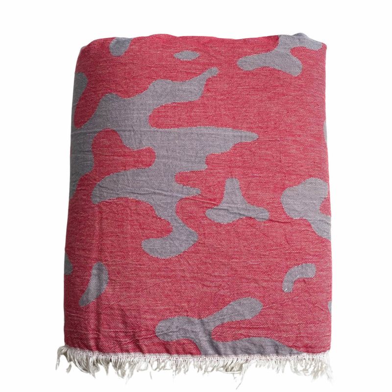 Camo Fleece Lined Throw - Scarlet / Grey image