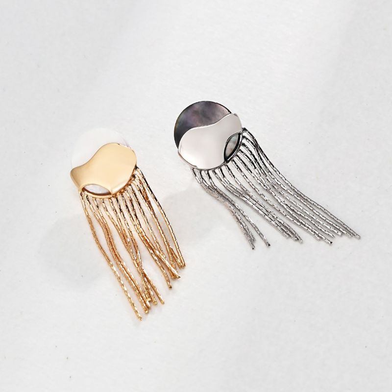 Chic Shell With Gold Tassel Earrings image