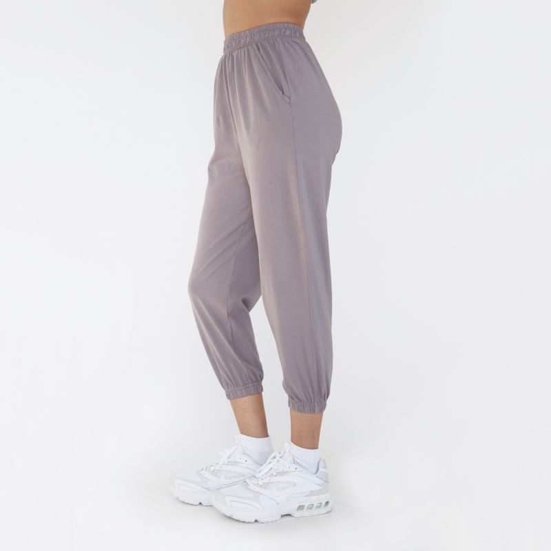 Coral Capri Lounge Natural-Body Pant With Pockets In Carbon, Earth Body