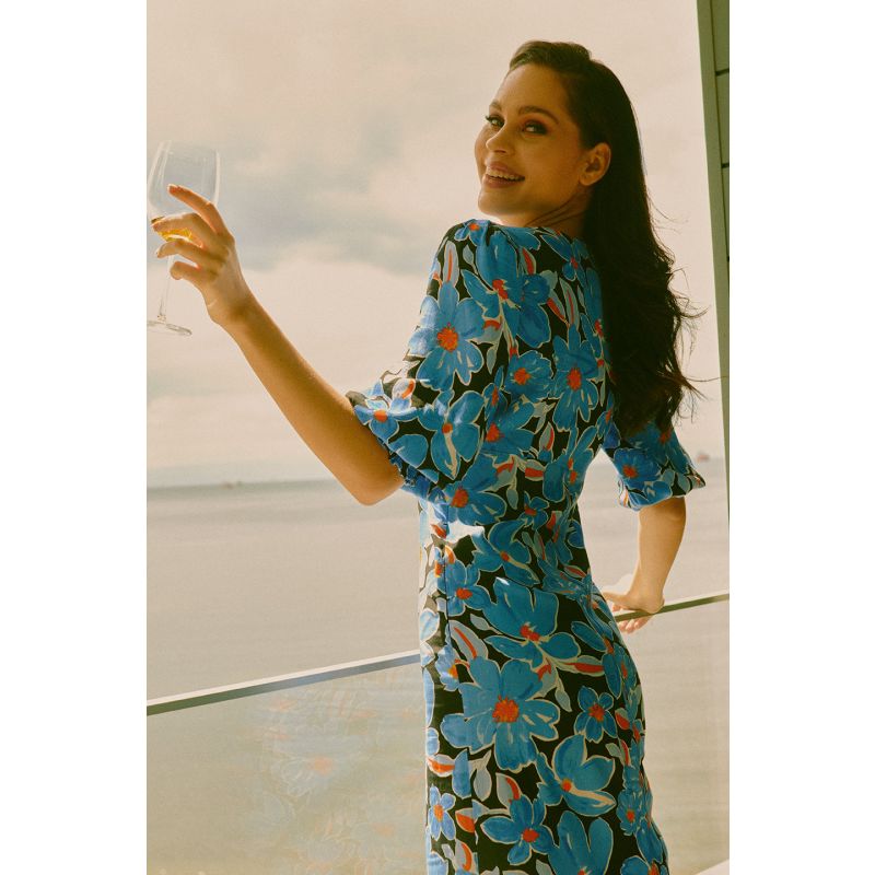 The Julia Short Sleeve V Neck Midi Dress In Blue Floral Lavaand