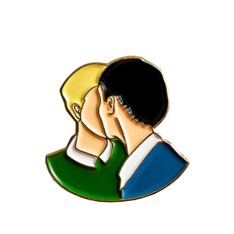 Enamel Pin Kiss image