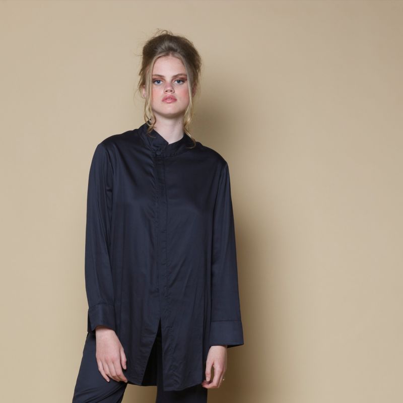 Vegan Silk Bamboo Boyfriend Shirt Black image