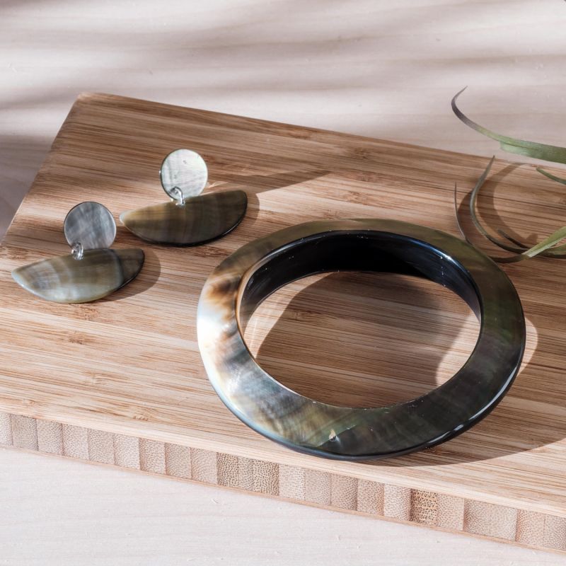 Mother-Of-Pearl Bangle Iridescent Grey image