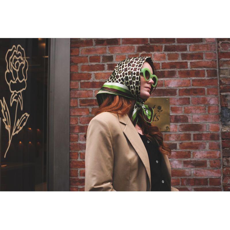 Double Sided Silk Scarf Of Polka Dot Bloom - Brown image