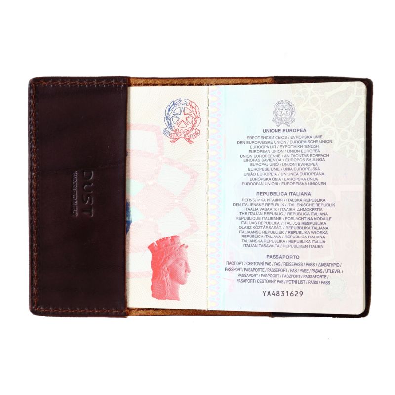 Leather Passport Holder In Cuoio Havana image