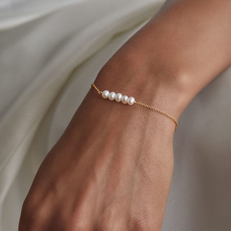 Gold Cluster Pearl Bracelet image