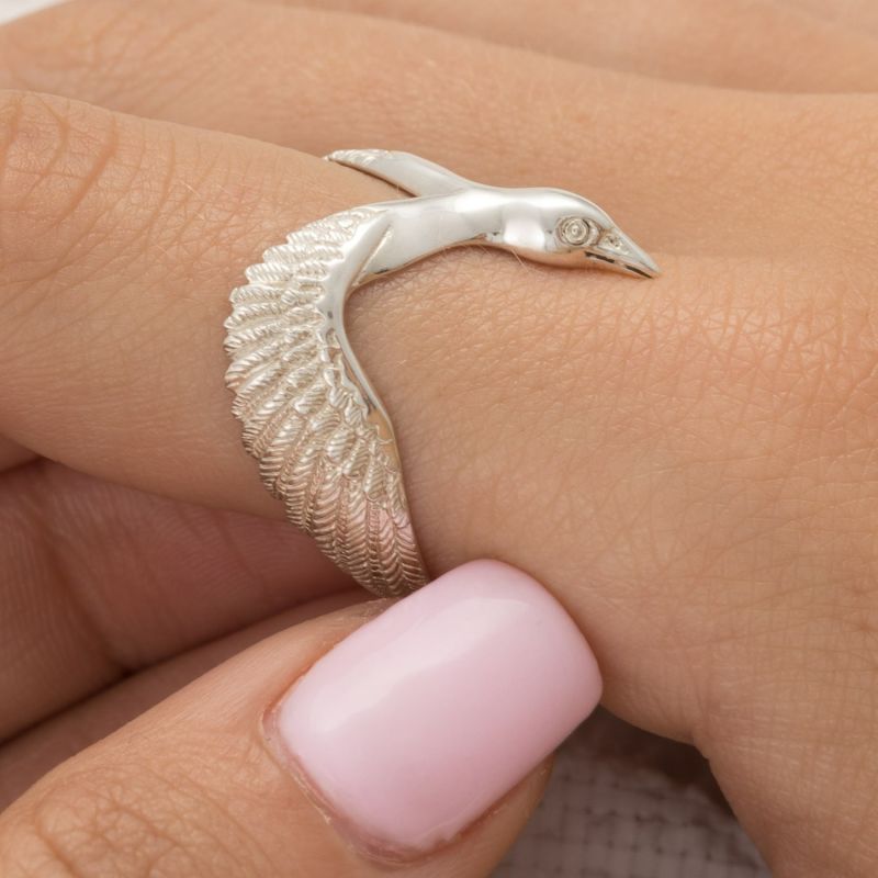 Silver raven ring hotsell