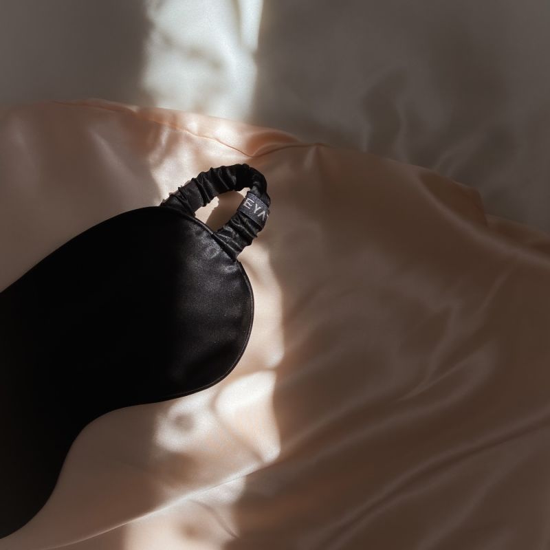 Silk Eye Mask Black image