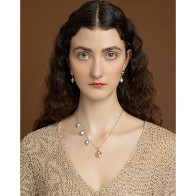 The Lion Gold-Plated Pearl Necklace image