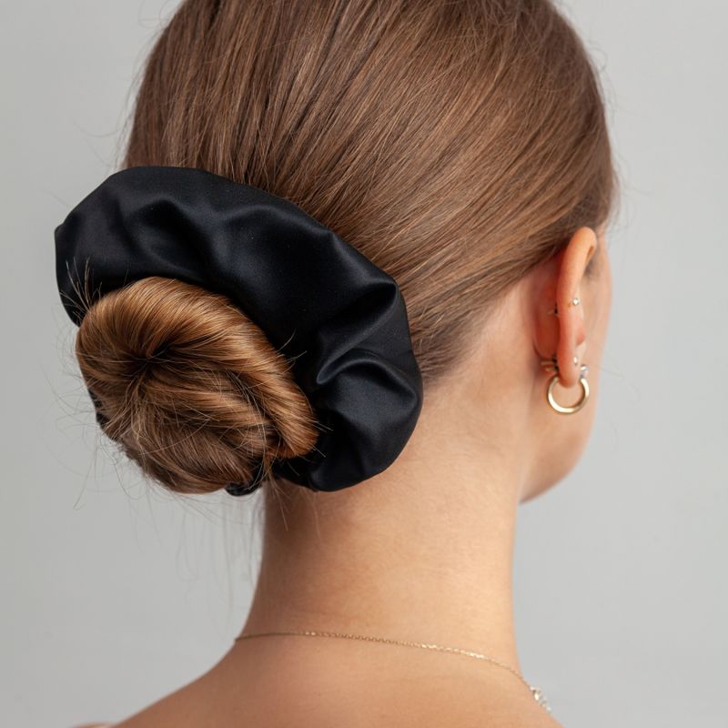 Silk Scrunchie Linda Oversize Black image