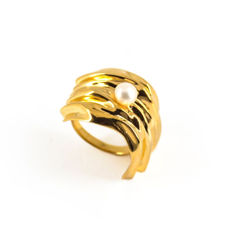 Cambré Cocktail Ring In Gold image