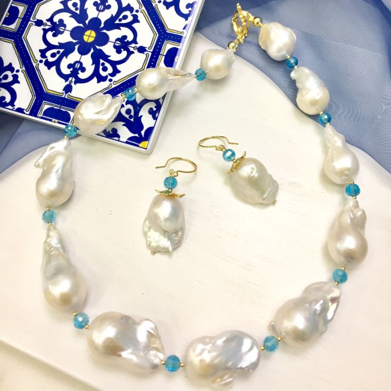 Baroque Pearl & Crystals Short Necklace image