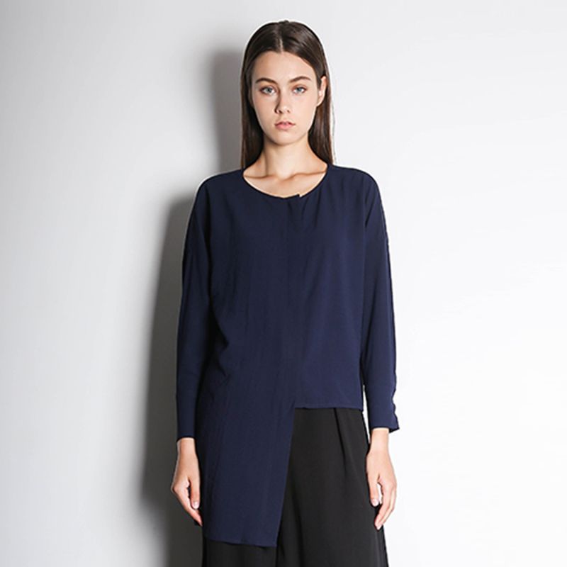 Sonya Hi-Lo Hemline Long Sleeves Top In Navy image