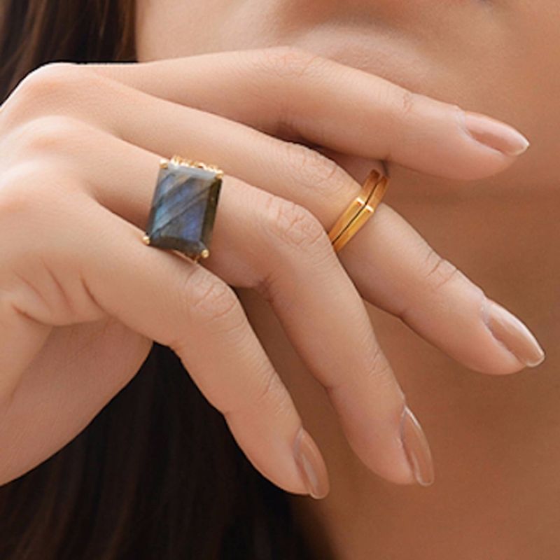 Rose Gold Ring With Labradorite Gemstone Pietra image