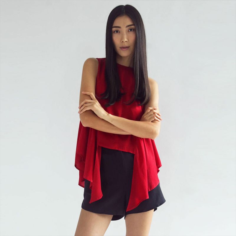 Hudson Gathered Side Flare Top In Shiny Scarlet Red image