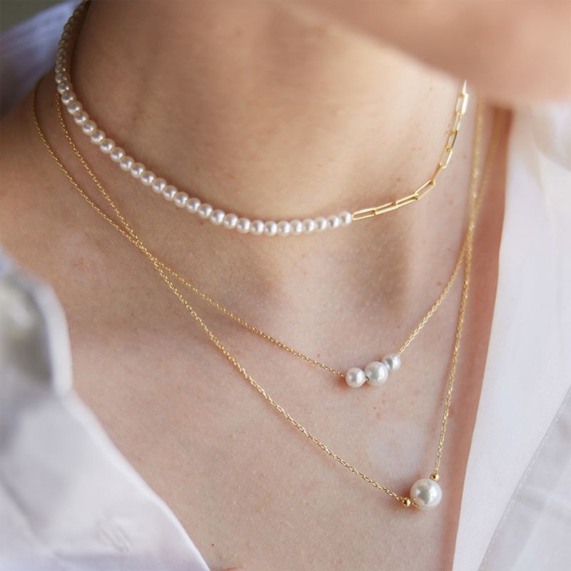 Laura Gold Chain Necklace With Tripple White Pearls image