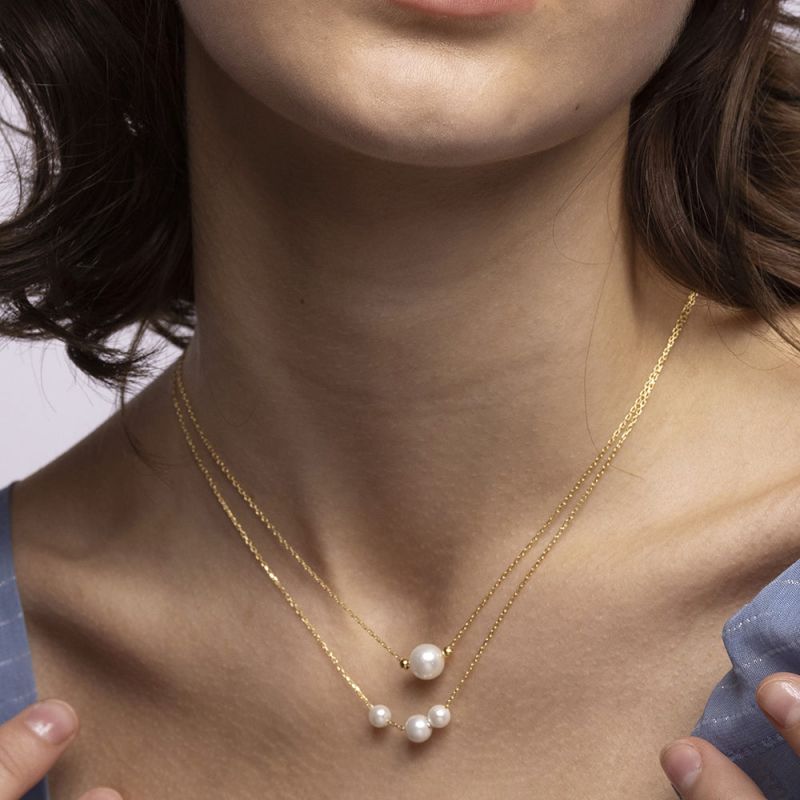 Laura Gold Chain Necklace With Tripple White Pearls image