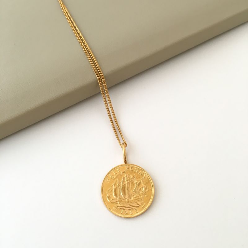 British Half Penny & Chain In Yellow Gold Plate image