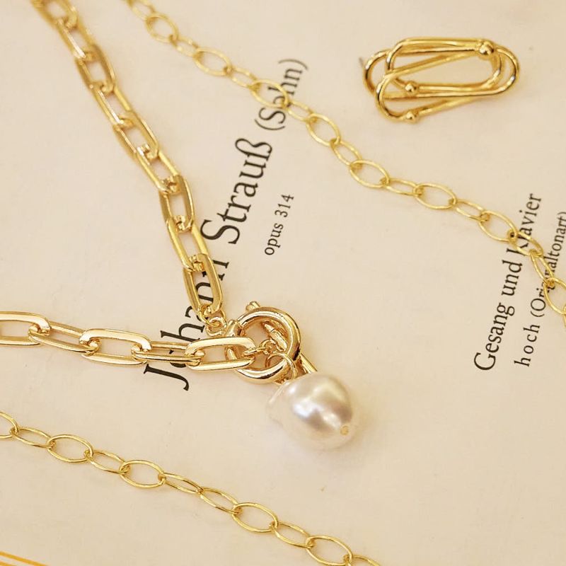 Classique Baroque Necklace With Pearl Charm image