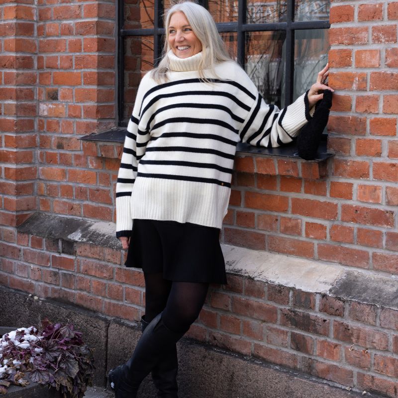 Naomi Chunky Pure Cashmere Pullover With Turtle Neck And Stripes, Off White With Black Stripes image