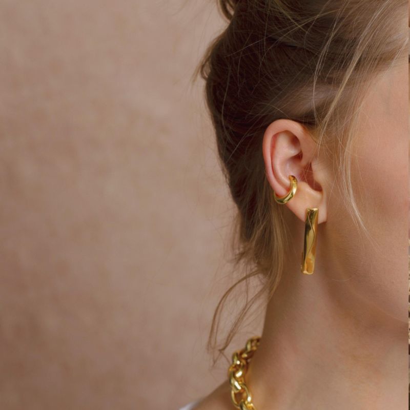 Merzouga Curve Ear Cuff In Gold image