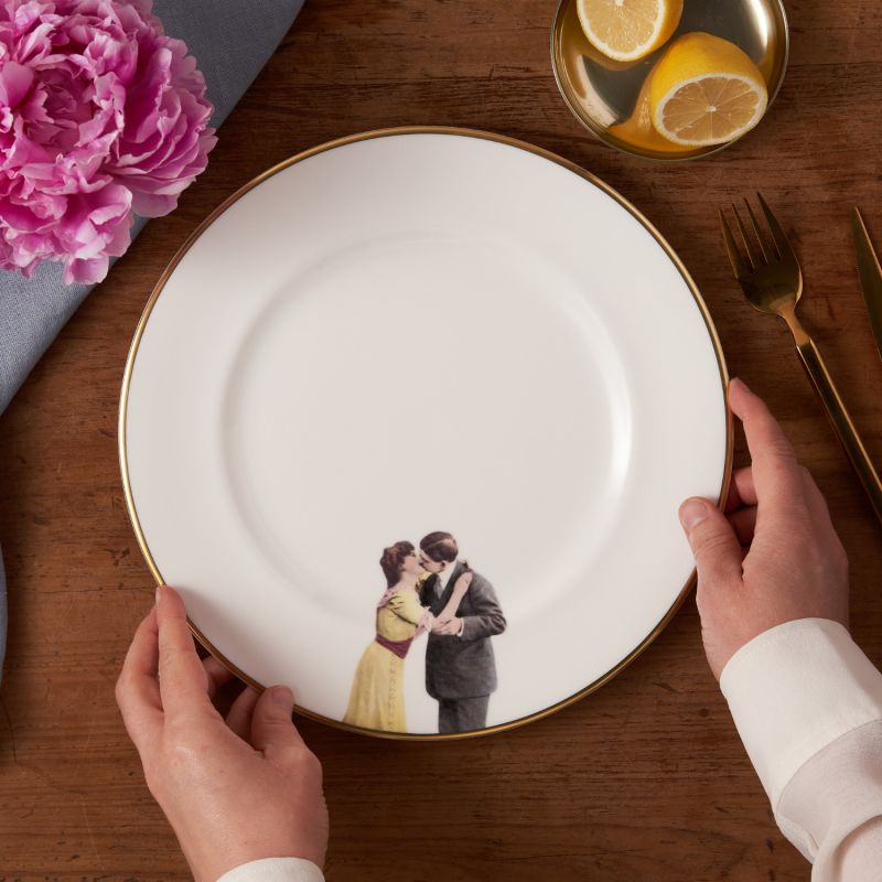 Kissing Couple Dinner Plate image