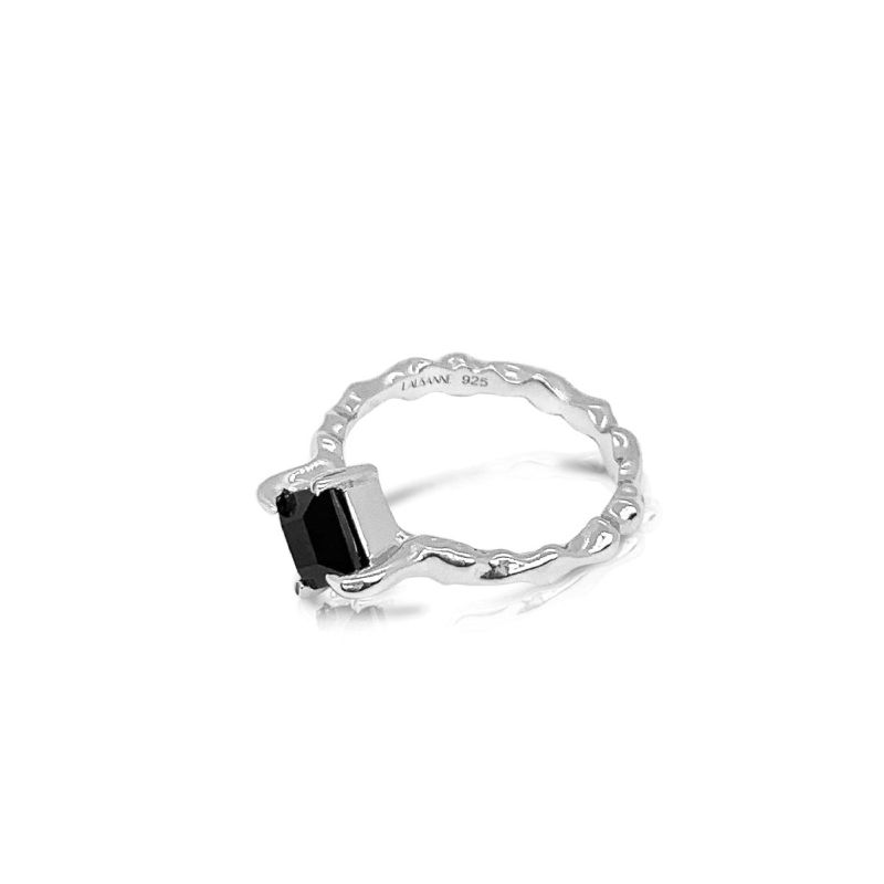 Onyx Stem Ring Silver image