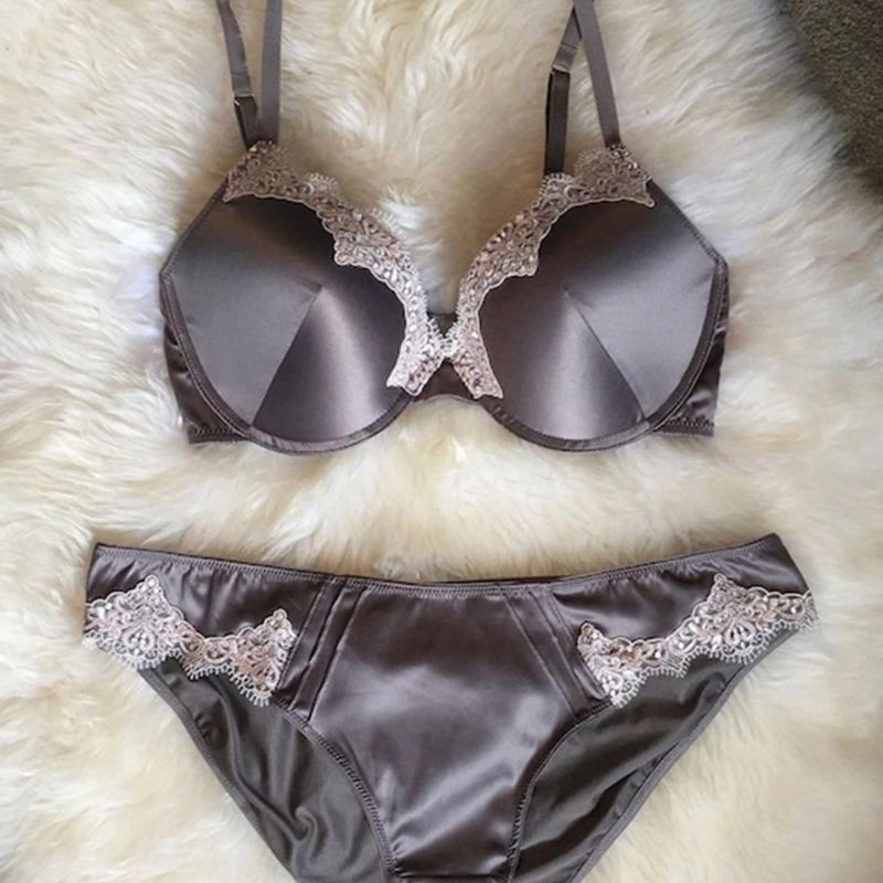 Opulent Lace Bra In Caramel image