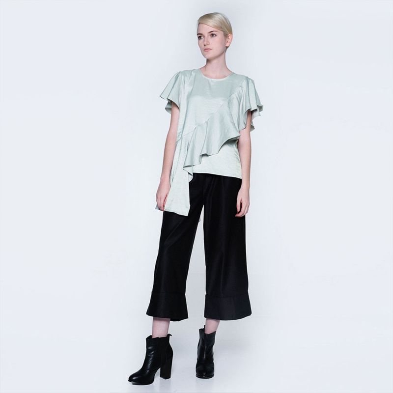 Ophelia Ruffle Oversize Top In Green Lily image