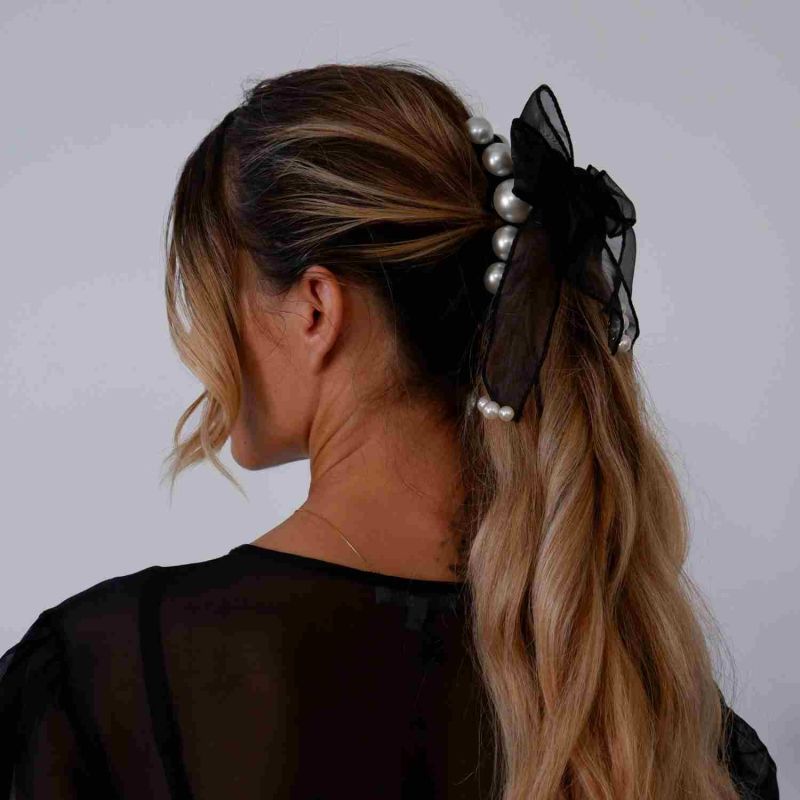 Pearl Bow Clip In Black image