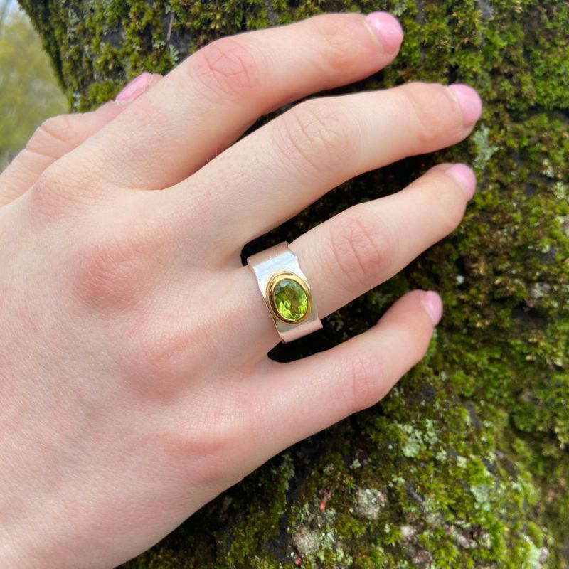 Peridot Band Ring image