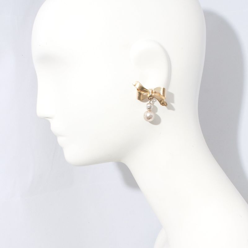 Pirouette Pearl Bow Earring image