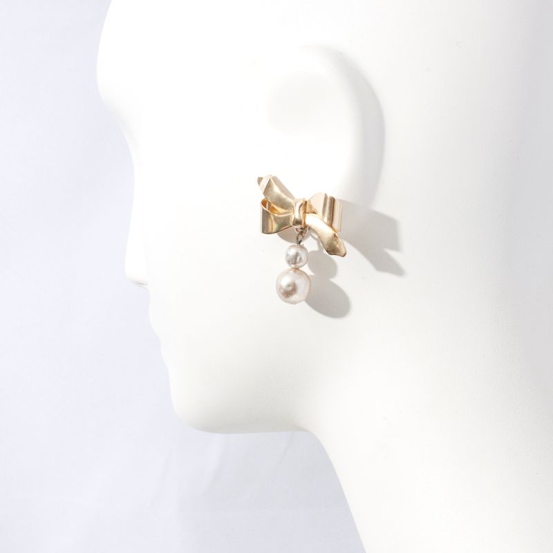 Pirouette Pearl Bow Earring image