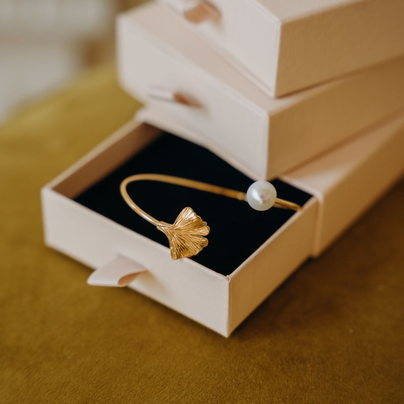 18K Gold Vermeil Ginkgo Leaf Bracelet With Freshwater Pearl image