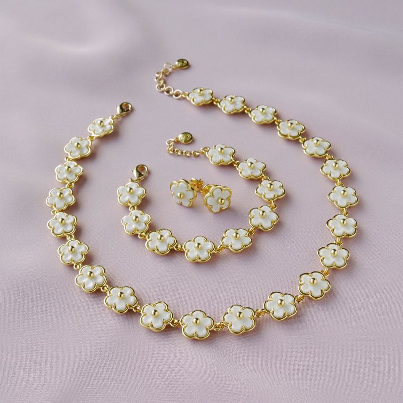 Porcelain Daisy Cluster Necklace image