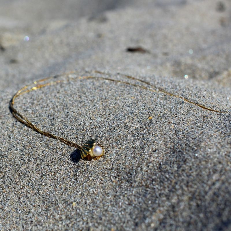 Double Side Shell & Pearl Necklace - Gold image