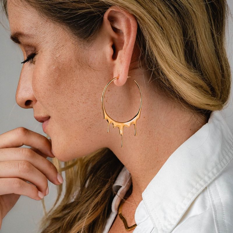 Dripping Circular L Gold Vermeil Hoop Earrings image