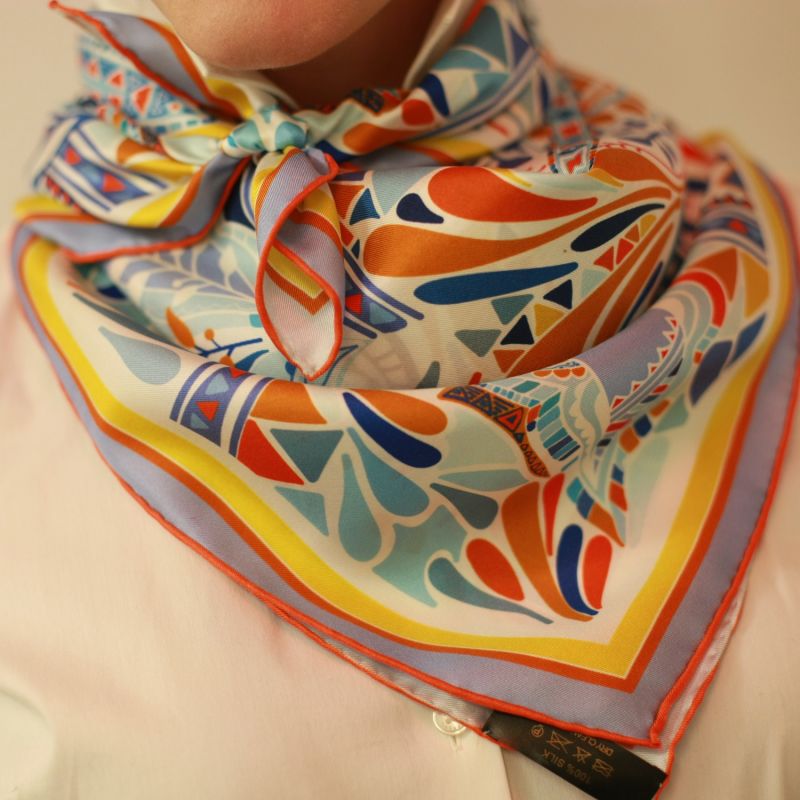 Upcycled Silk Scarf Face Mask in Red – Chicago Consignment