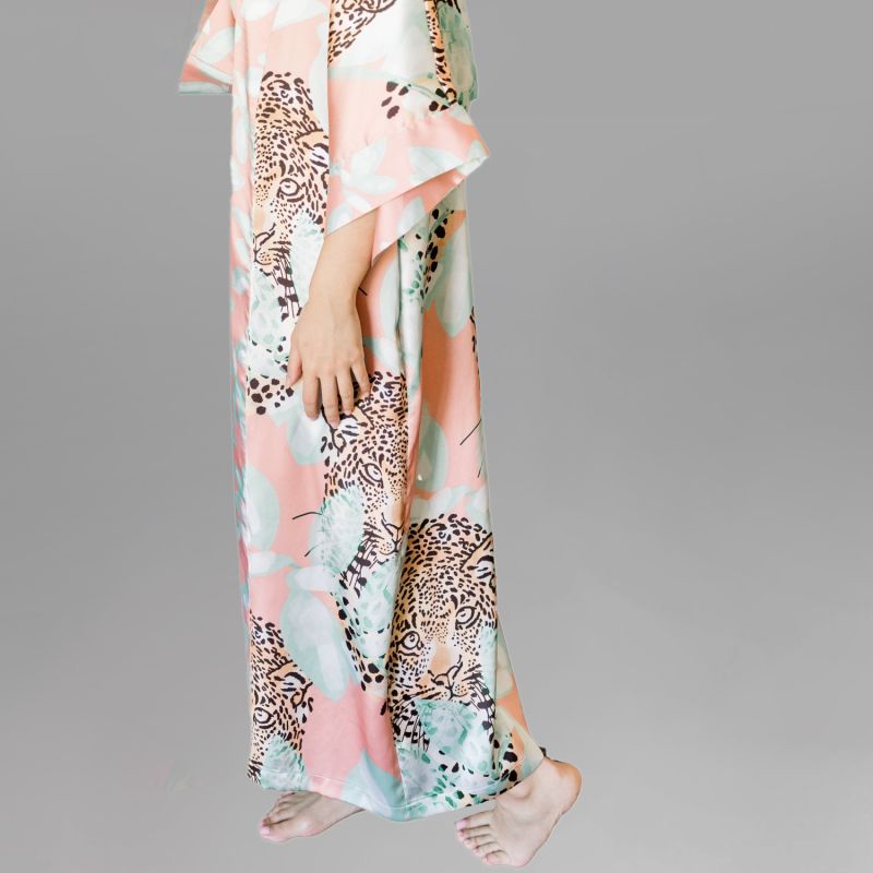 Robe In Exclusive Valencia Print image