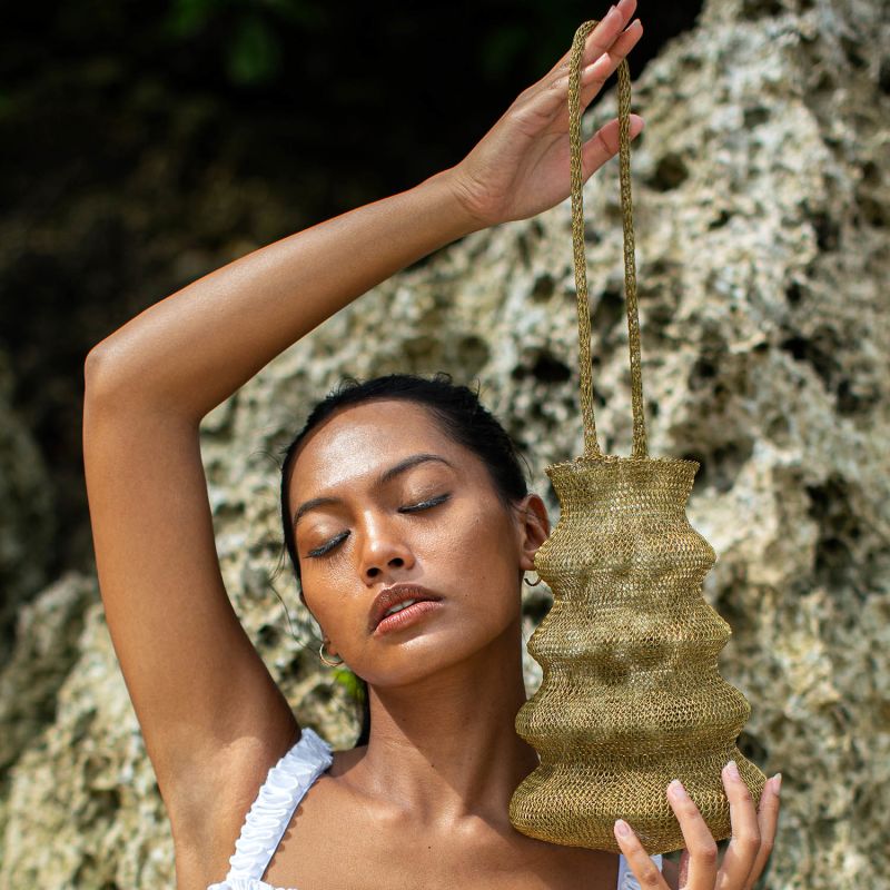 Shell Handwoven Wire Bag In Dark Gold image