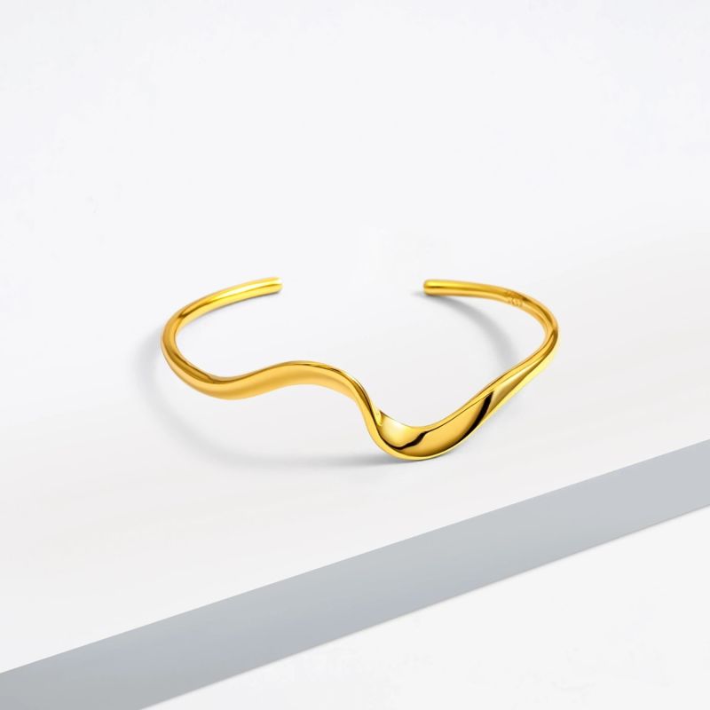 Wavy Gold Bracelet image