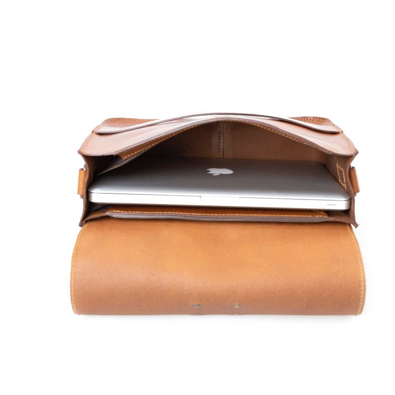 Leather Messenger In Cuoio Brown image